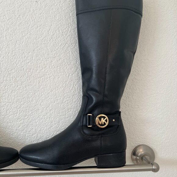 Authentic Michael Kors MK Signature boots - Picture 3 of 10